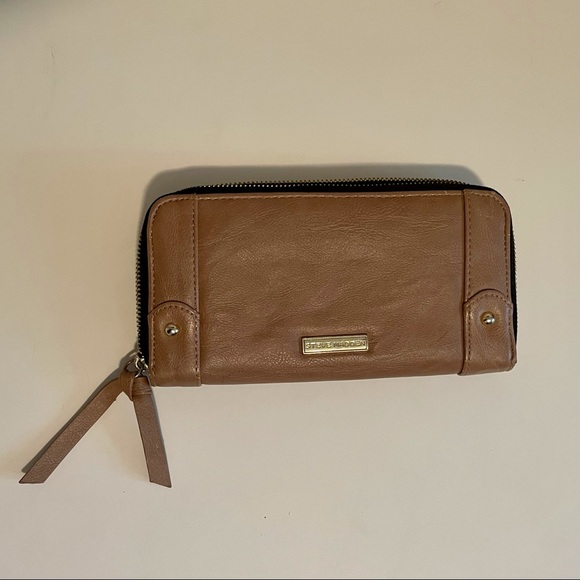❌SOLD❌ EUC Beautiful Steve Madden Large Fall Tan Beige & Gold Logo Zipper Wallet - Picture 13 of 14